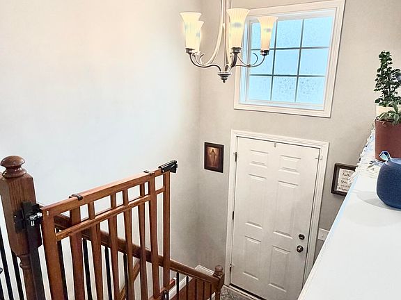 5th image of 368 Rocky Pointe Ct