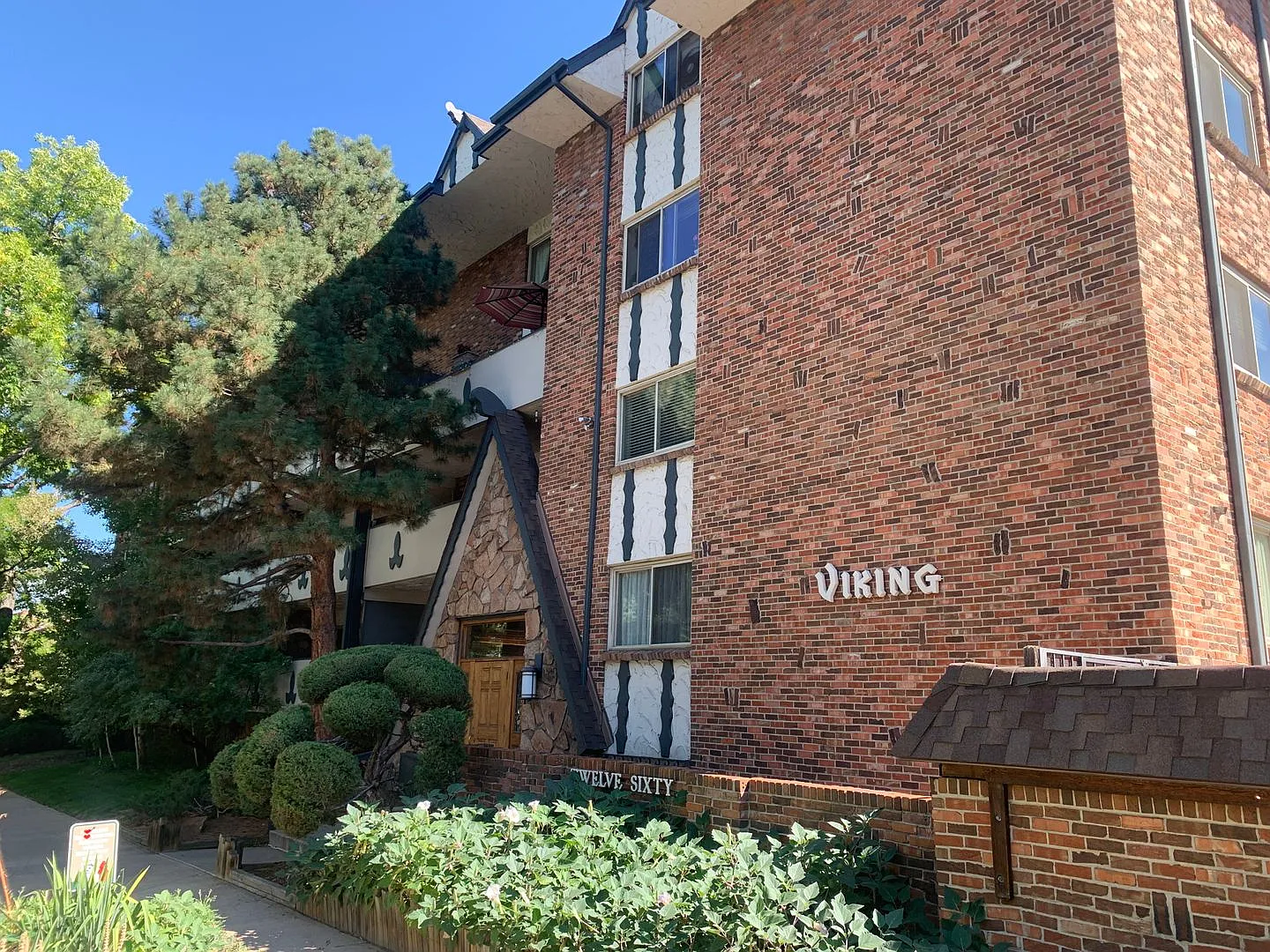 1 Bedroom 1 Bathroom in Congress Park **Move-In Special** — Photo 2