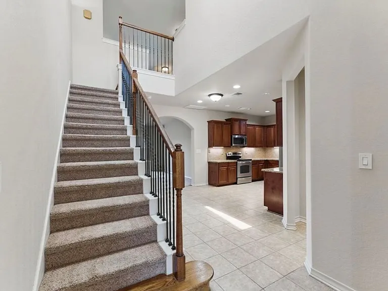 976 Parkview Dr — Photo 11