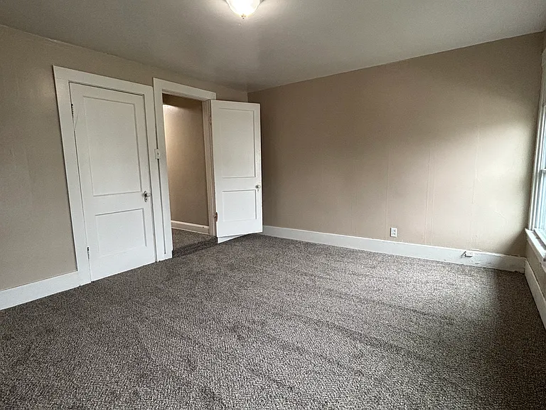 904 Park Ave — Photo 5