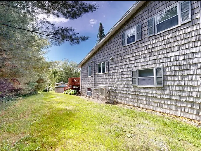 Pond Rd — Photo 48