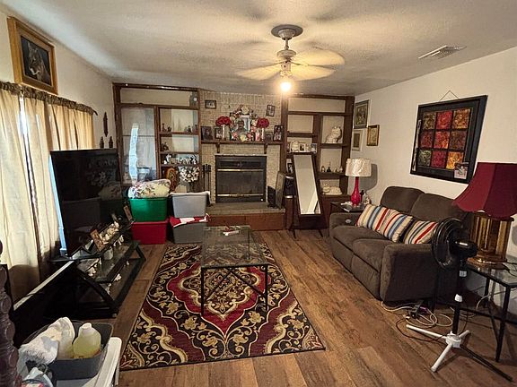 3rd image of 38 E Jackson Rd