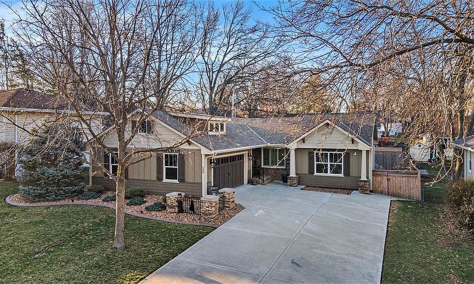 1st image of 508 NW Manor Dr