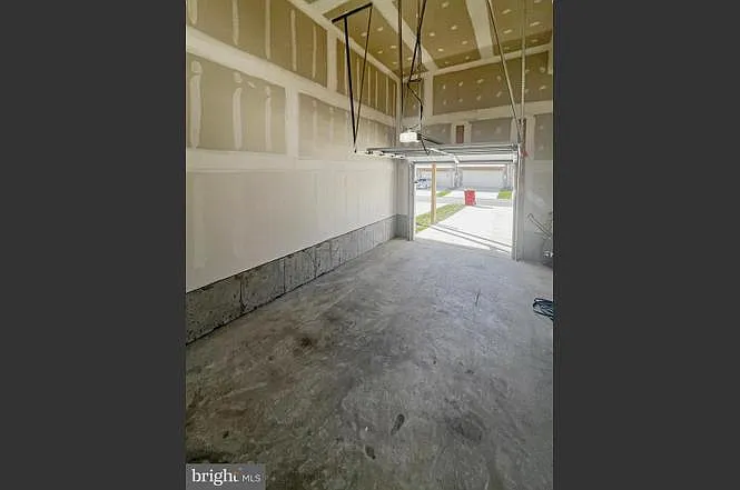 204 Anthem St — Photo 14