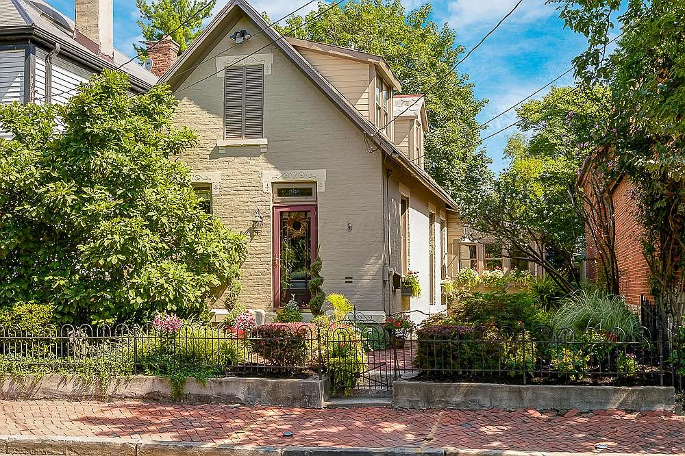 360 E Beck St photo 1