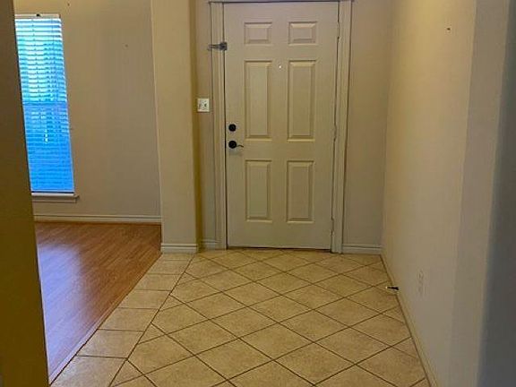 2nd image of 3520 Grayson Ln