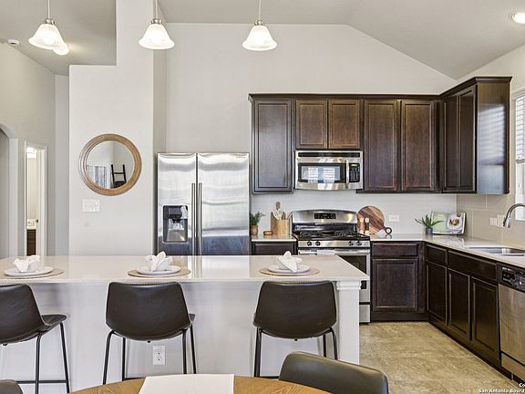 2nd image of 732 Bonnet Blvd