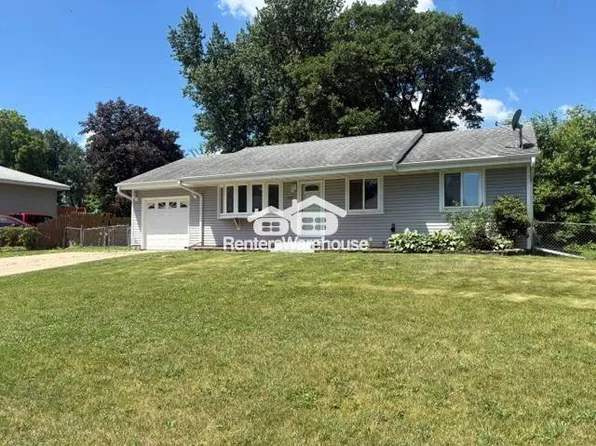 255 Twilite Ter, Circle Pines, MN 55014