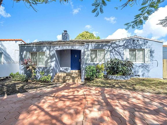 3rd image of 2537 SW 15th St