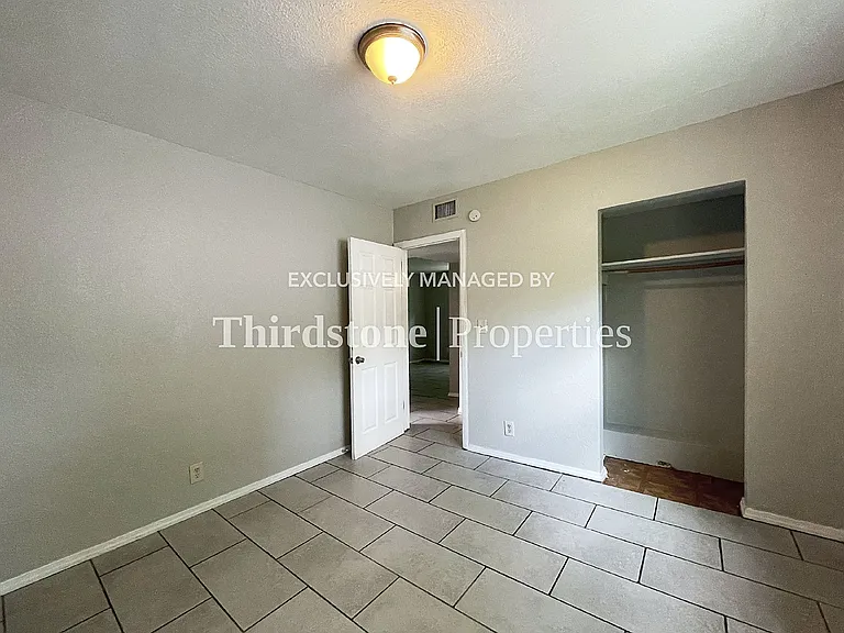 1437 W 26th St #4 — Photo 15