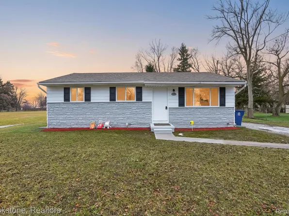 5050 Carnegie St, Saginaw, MI 48601