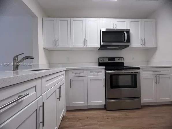 2570 W 67th Pl APT 21-2, Hialeah, FL 33016
