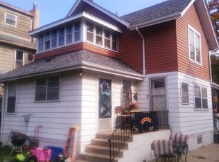 616 N County St, Waukegan, IL 60085