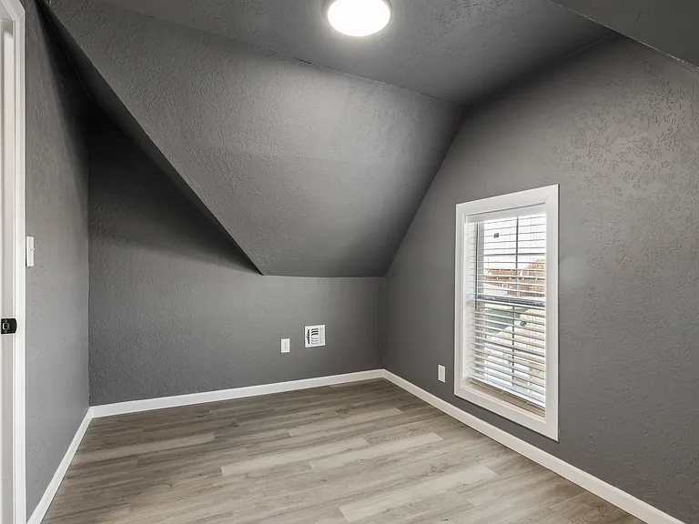 1320 W Frisco St — Photo 22