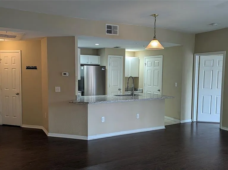2000 Erving Cir #6202 — Photo 4