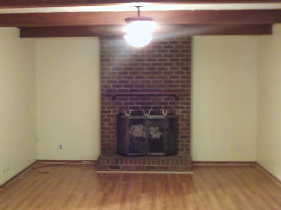 4th image of 1905 Moorehill Cir