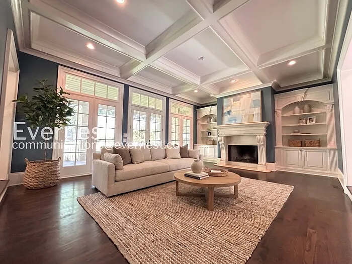 7 bed, 8.0 bath, 10000 sqft, $7,495 — Photo 2
