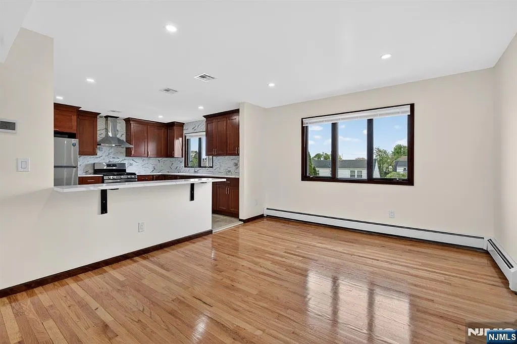 3 bed, 2.0 bath, $3,400 — Photo 4