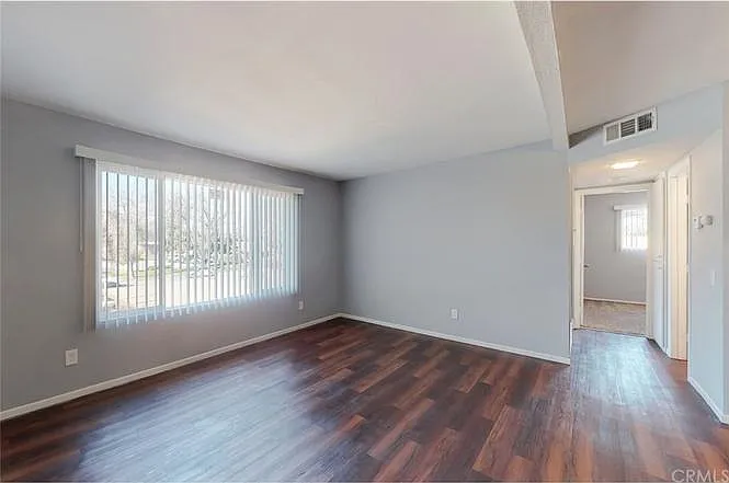 3827 N Sierra Way — Photo 1