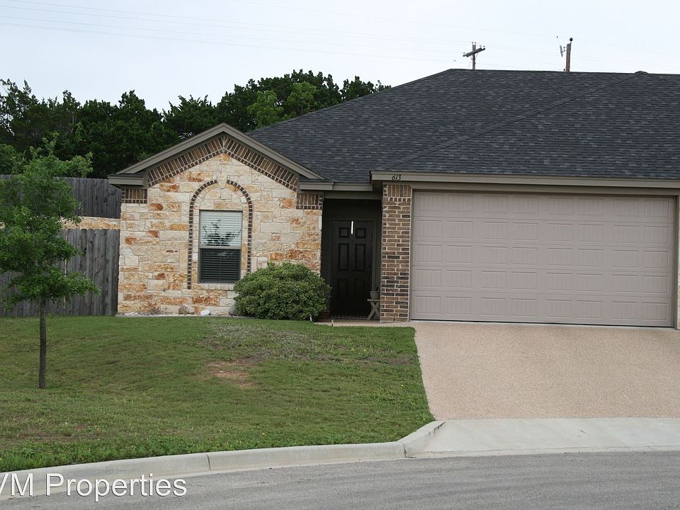 1st image of 613 Fieldstone Dr