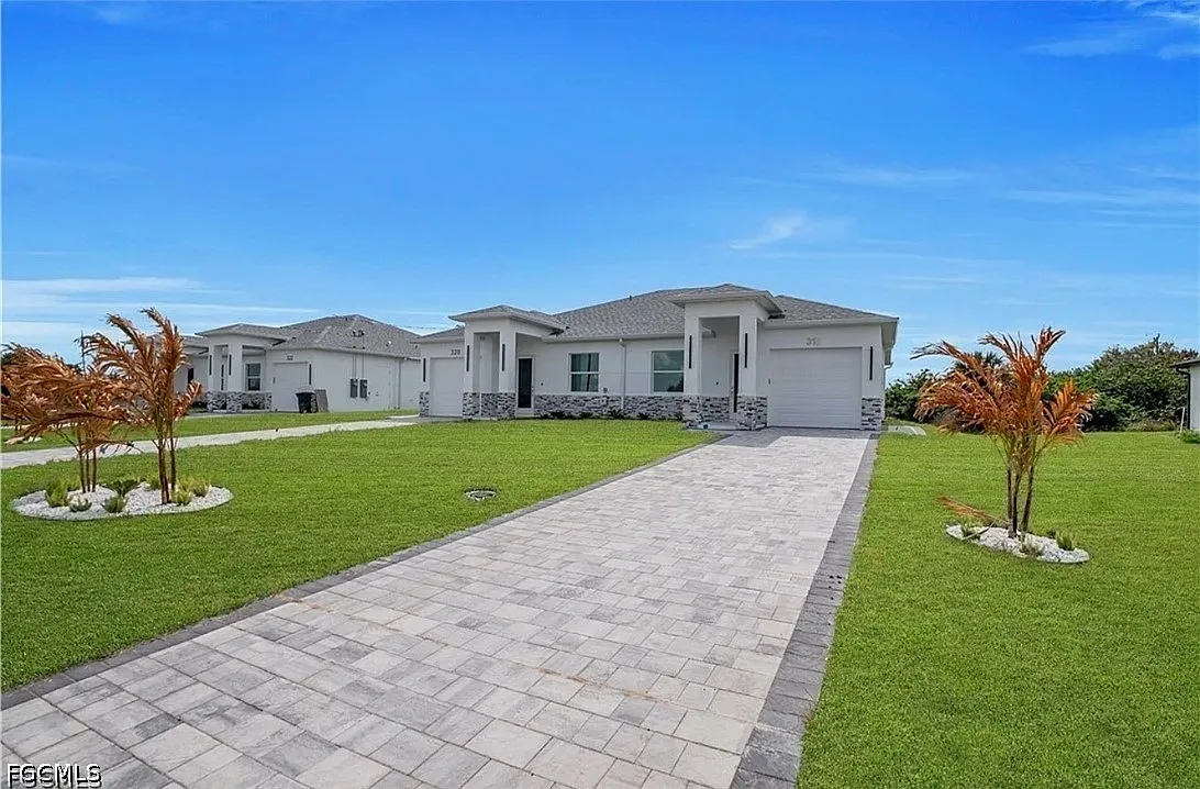 3 bed, 2.0 bath, 1200 sqft, $1,900 — Photo 1
