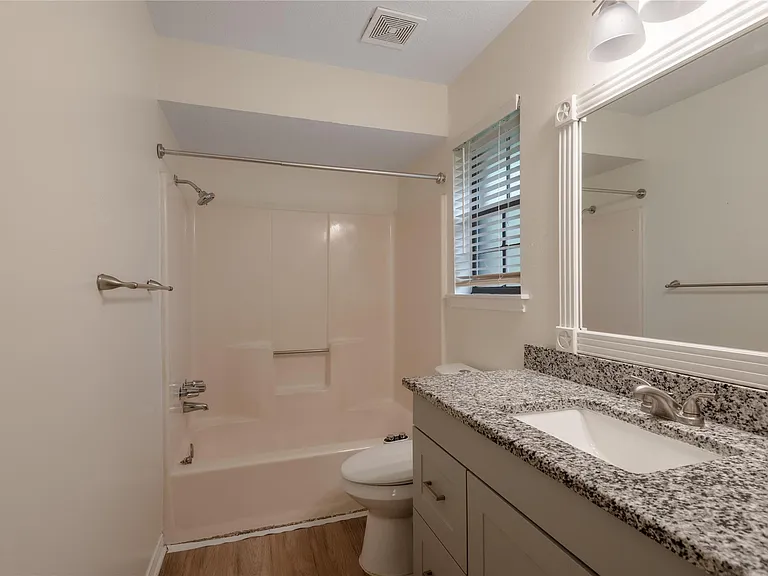 2402 Sycamore Ave #D8 — Photo 19