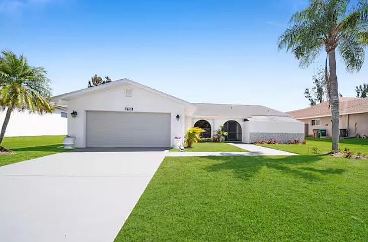 3 bed, 3.0 bath, 2226 sqft, $6,000 — Photo 2
