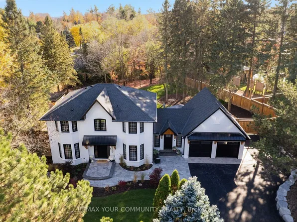 209 Heathwood Heights Dr, Aurora, ON L4G 4X7