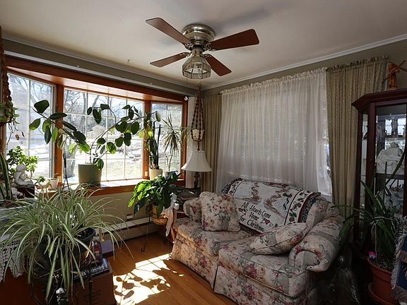 3rd image of 14 W Hall Ave