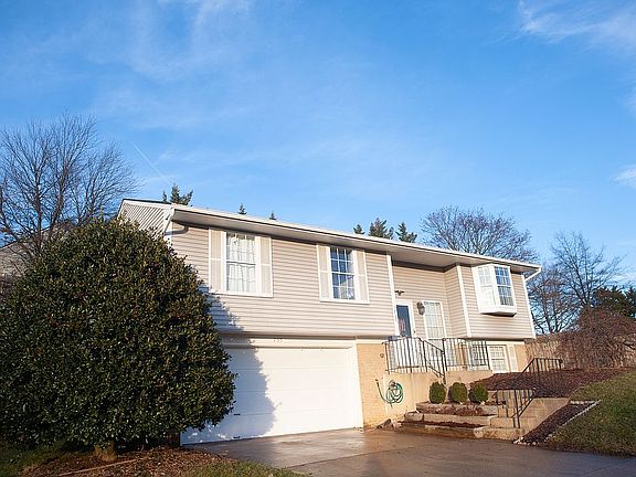 2nd image of 733 Gentle Breeze Ct