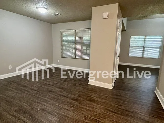 4 bed, 2.0 bath, 1950 sqft, $1,645 — Photo 3