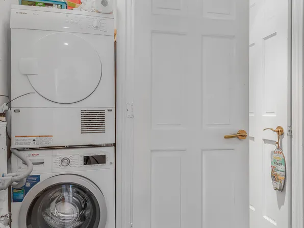 330 East 38th Street image 12 of 27