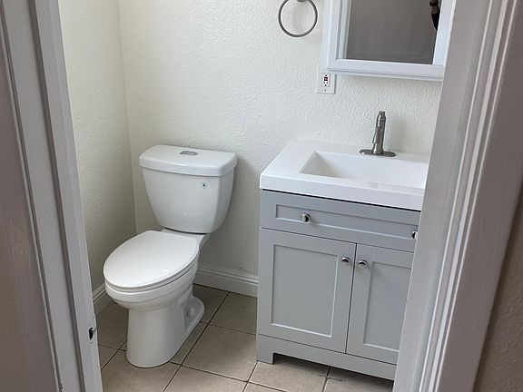 4th image of 685 Iris Ave #34