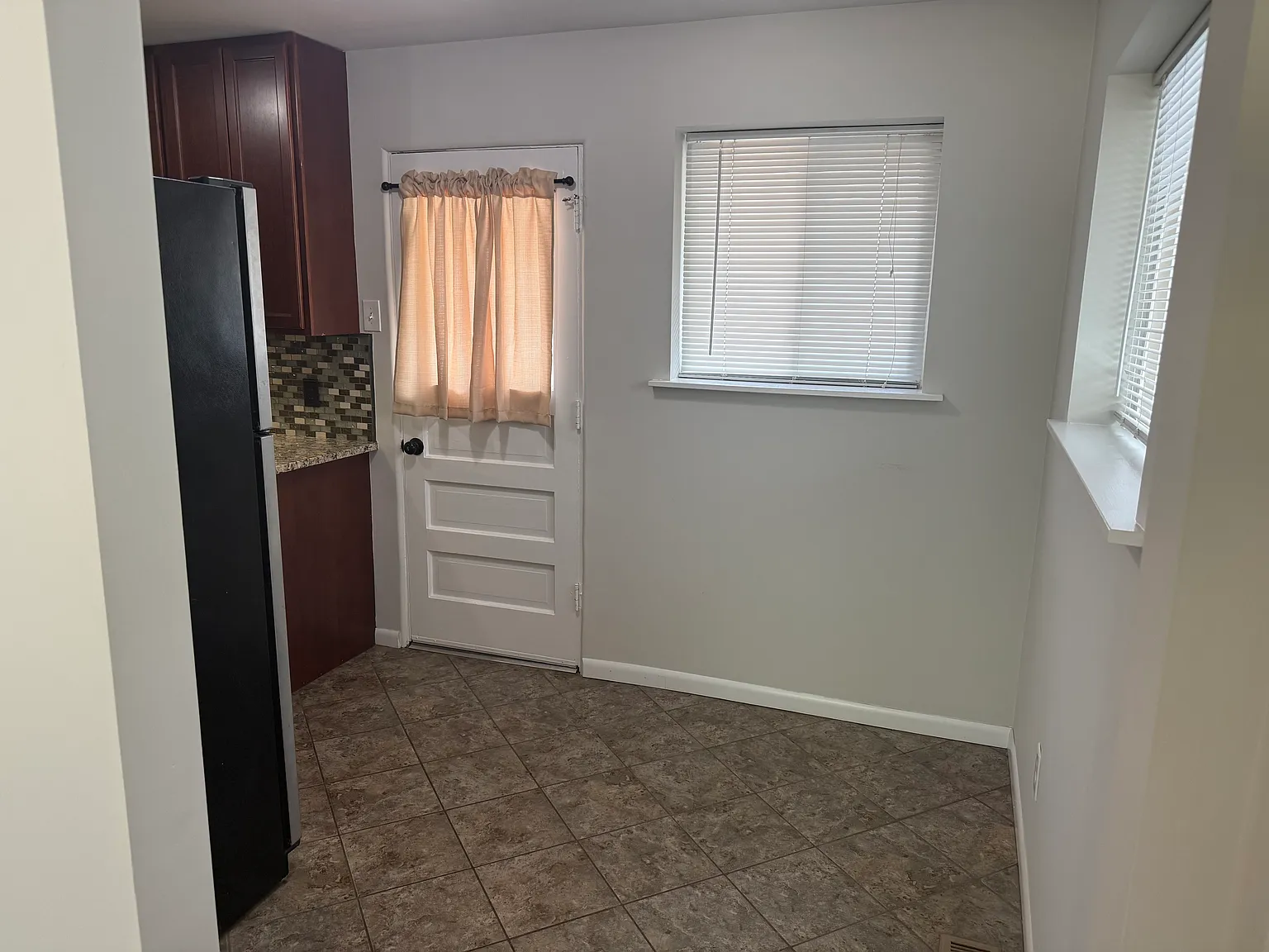 1514 Yale Ave — Photo 3