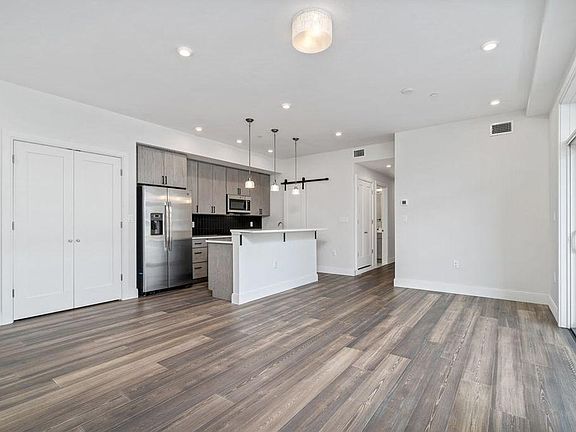 4th image of 429 Cherry St #12