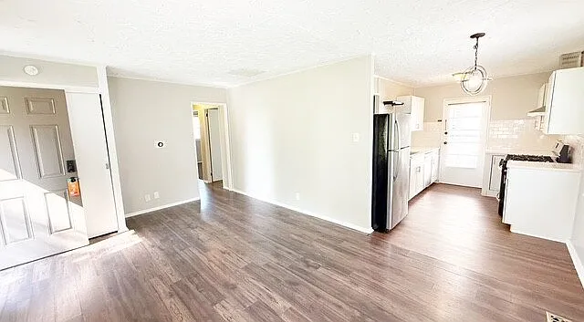 2122 Randall Rd — Photo 5