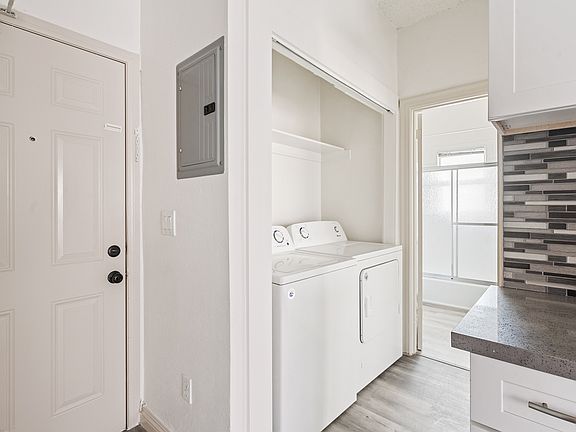 Ktown Apartments Laundry