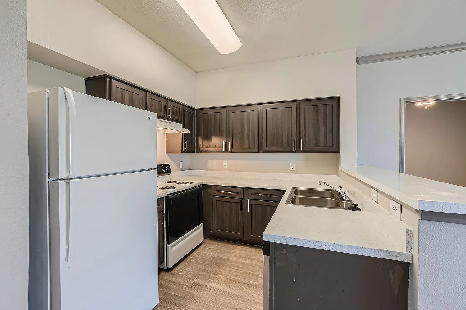 Lakeline Apartments — Photo 2