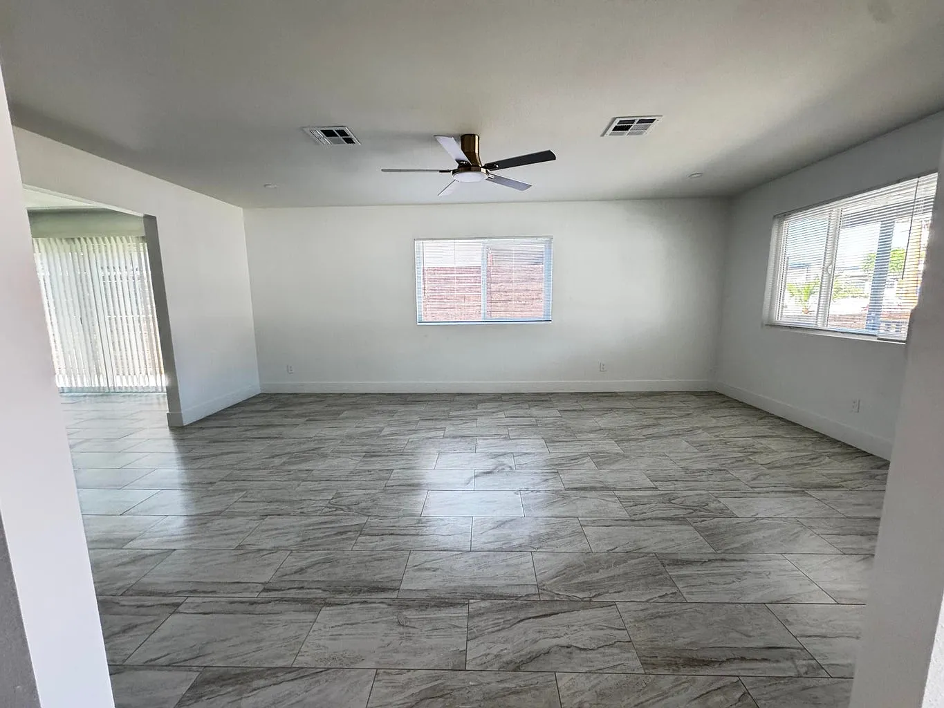 3 bed, 1305 sqft, $2,650 — Photo 3
