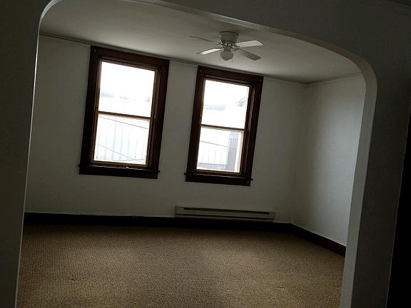 4th image of 407 Ashmun St #C