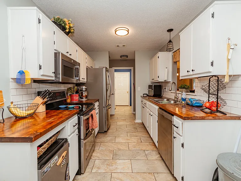 425 Whirlaway Ct — Photo 14