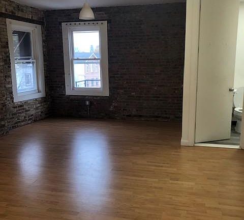5th image of 142 Monticello Ave Unit 3