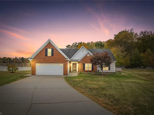 838 Lisa Run Ct, Kernersville, NC 27284