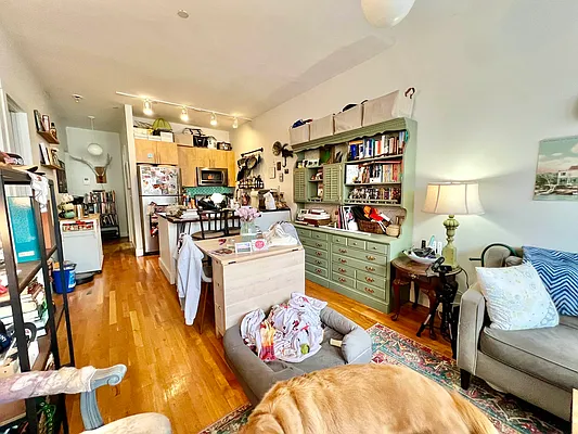 Rented by ERNY LLC | media 32