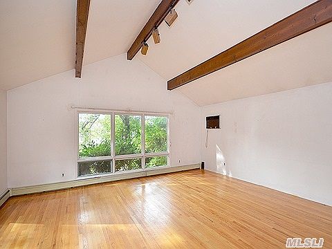 3rd image of 407 Littleworth Ln