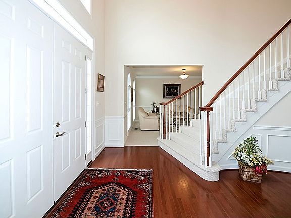 2 story foyer