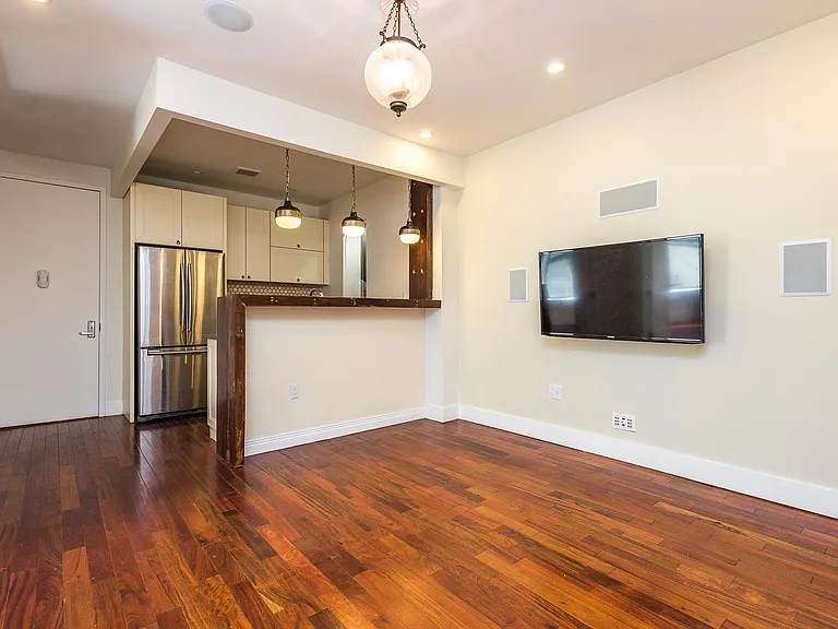 330 Starr St #3F — Photo 8