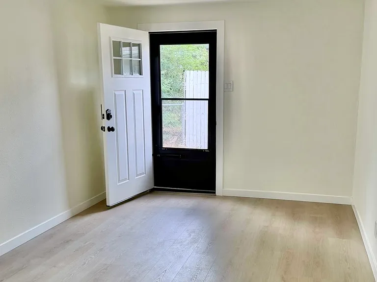 1143 Akron St #1143 — Photo 2