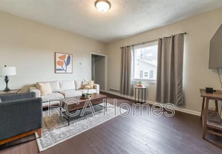 1015 Olive St — Photo 1