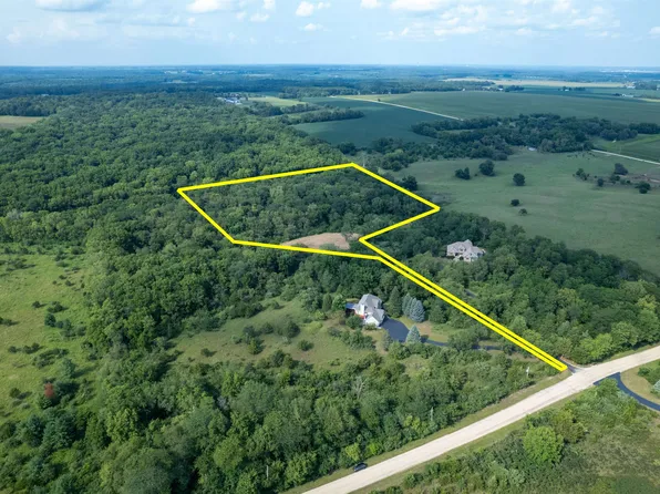 6460 E Skinner Rd, Stillman Valley, IL 61084